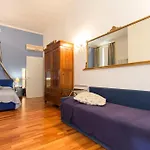 לינה וארוחת בוקר Casa Ilaria 3*