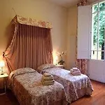 לינה וארוחת בוקר Casa Ilaria 3*