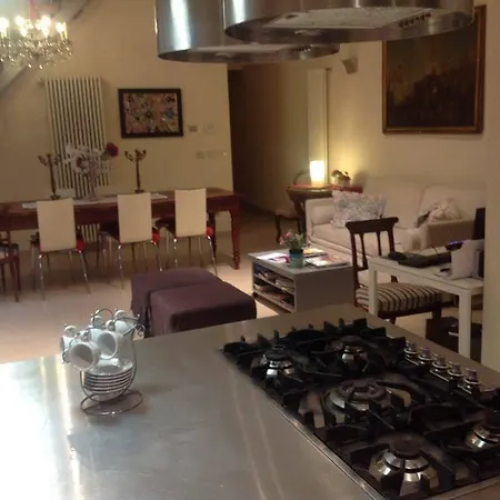 לינה וארוחת בוקר Casa Ilaria 3*